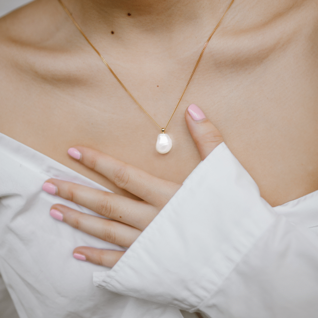17 Women's Necklaces / Chains option 4